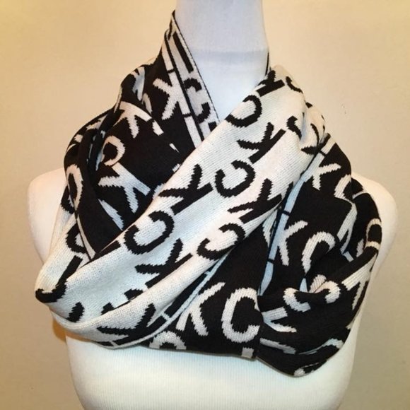 Reaction Kenneth Cole Black / White Reversible Infinity Scarf - Picture 1 of 7